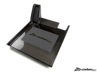 Odpadkový koš pod nohama řidiče BMW