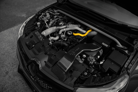 Renault Megane MK4 R.S 280/300 Silikonová hadice odvzdušnění oleje