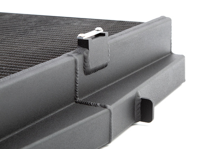 Toyota Supra A90 a BMW Z4 Chladicí radiátor mezichladiče